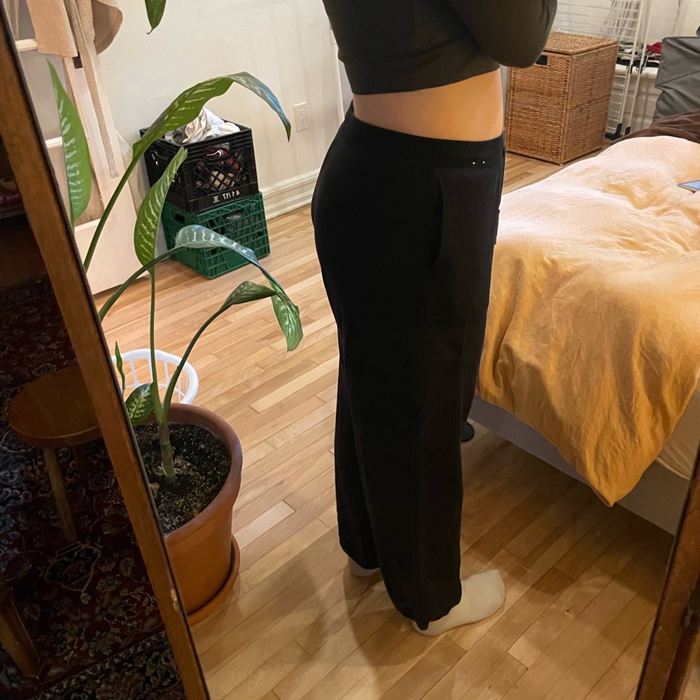 Uniqlo Women's Black Jogger Pants - Picture 2 of 3